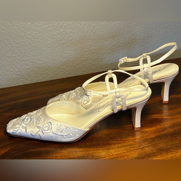 Women’s Embroidery and Beaded Heels - Picture 5 of 10